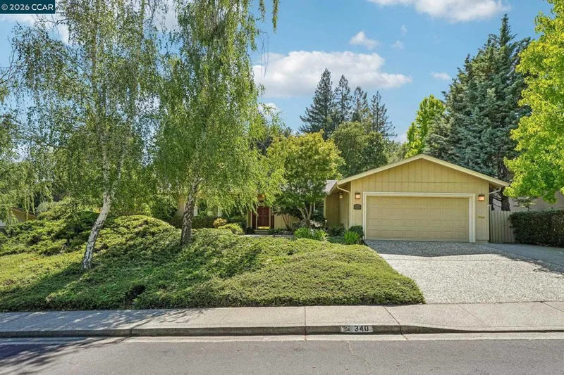 340 Donald Dr photo 2