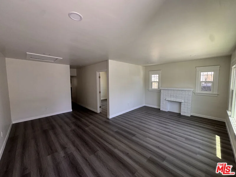1100 Saint Louis Avenue photo 2