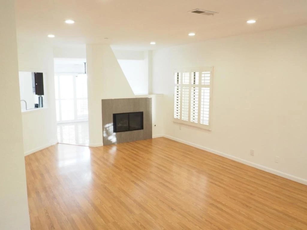Interior 4