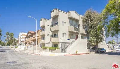 22705 Del Valle Street 6 photo 2