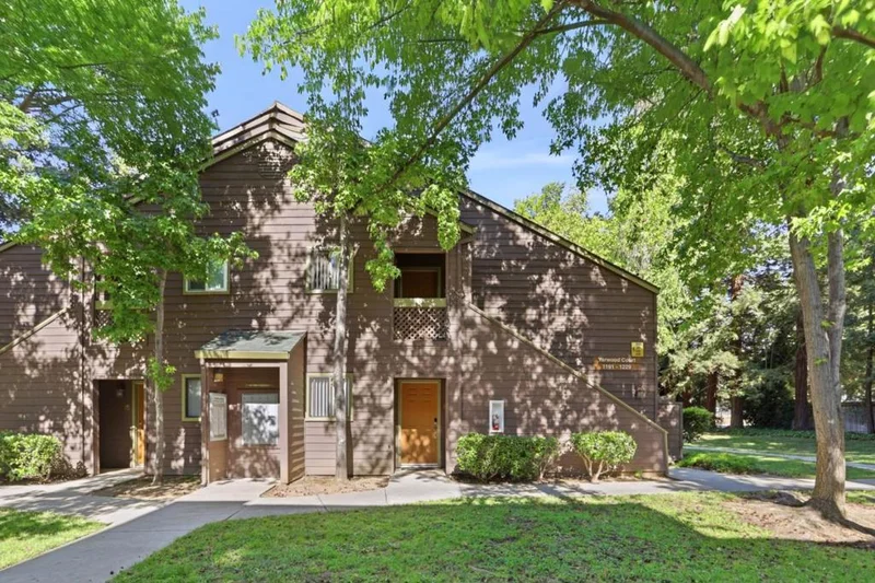 1211 Yarwood Court