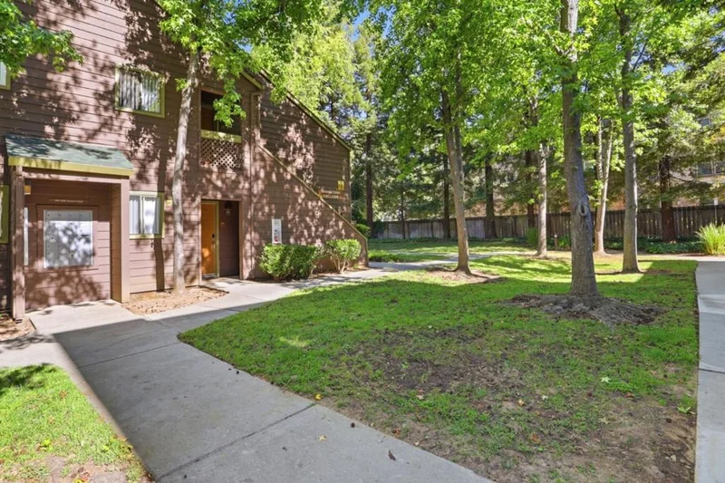 Photo 2 of 1211 Yarwood Court