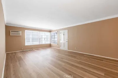 5319 Whitsett Avenue 3 photo 2