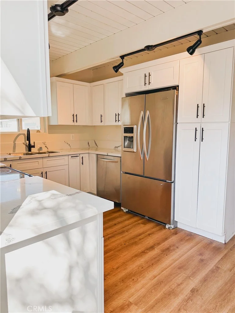 11571 Archwood Street photo 2