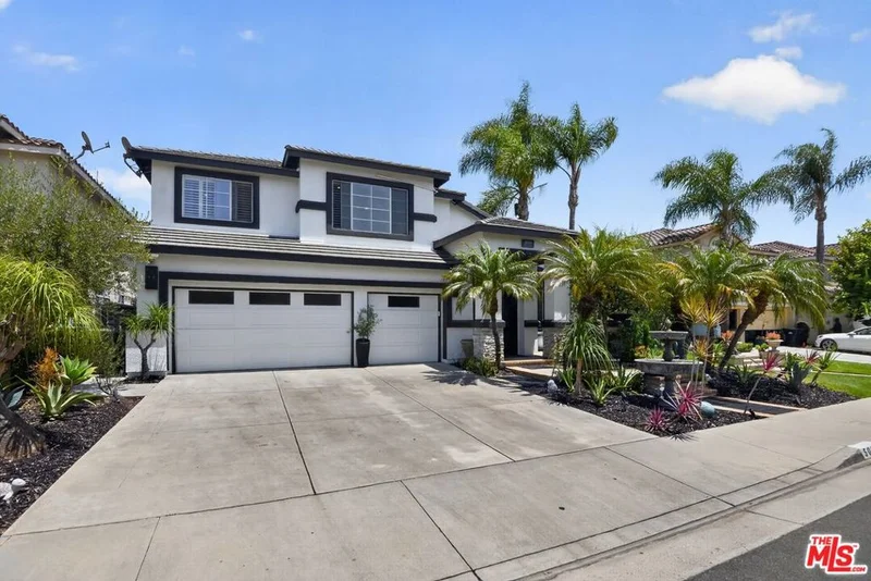 5018 S Chariton Avenue, Los Angeles, CA 90056