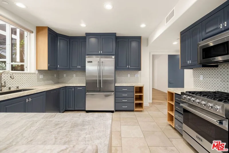 16123 W Sunset Boulevard 105 photo 2