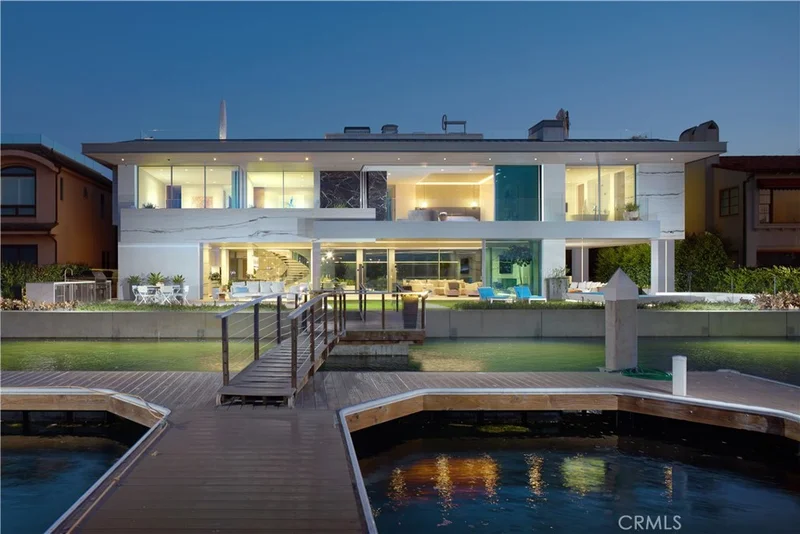 1220 W Bay Avenue, Newport Beach, CA 92661