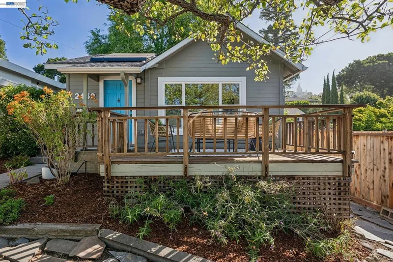 2452 Potomac St, Oakland, CA 94602