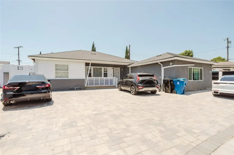10527 Danube Avenue photo 2
