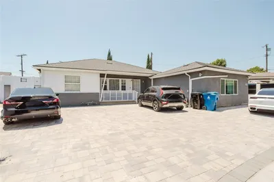 10527 Danube Avenue photo 2