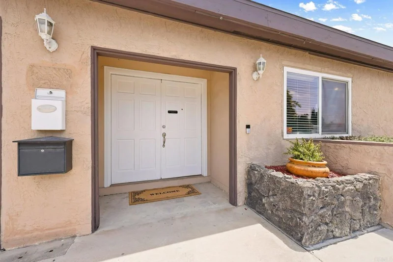 1453 Nolan Court photo 2
