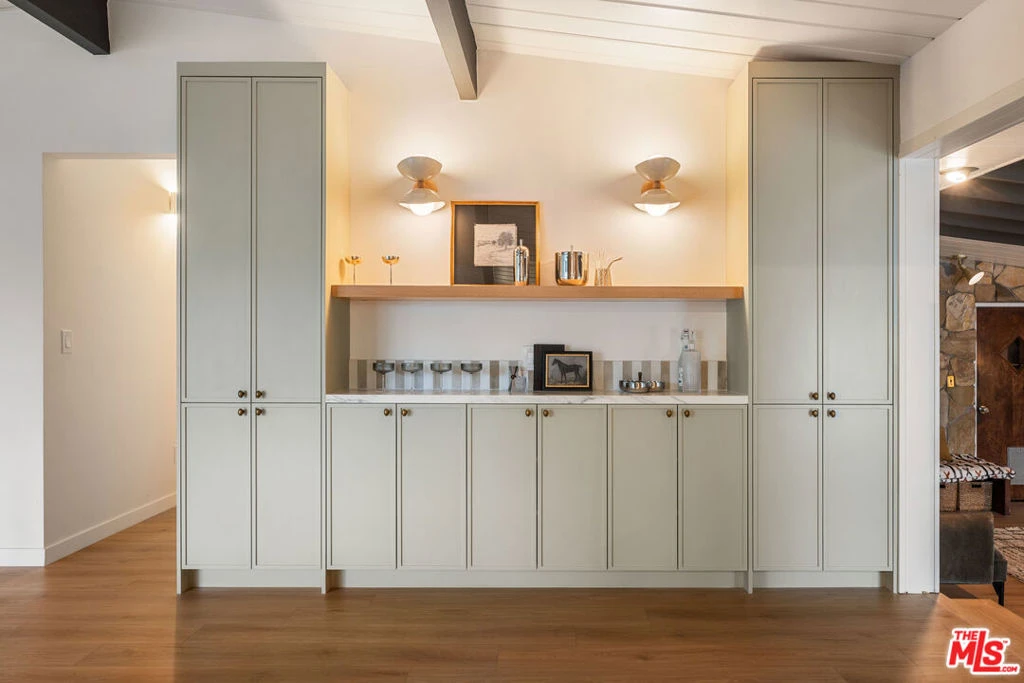 Interior 3