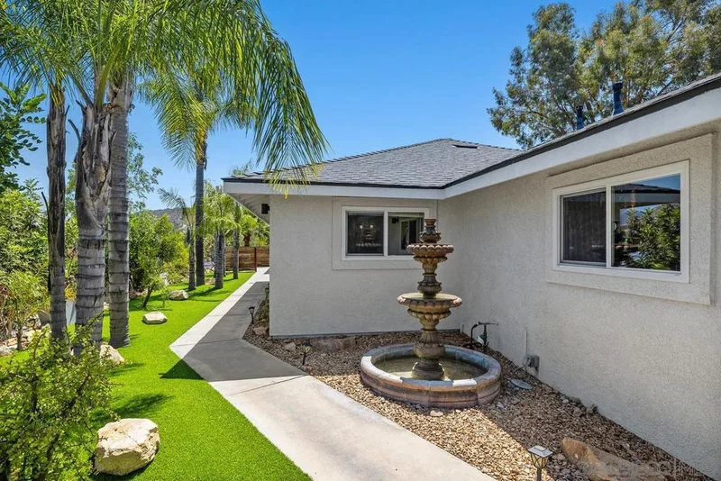 13309 Lakeview Way photo 2