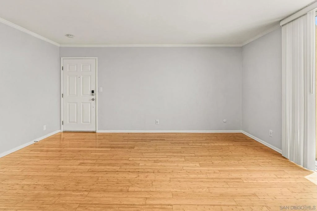 Interior 4