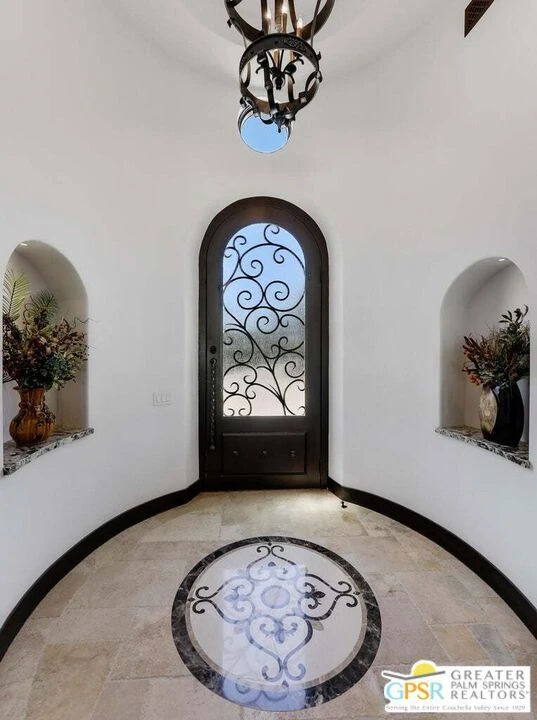 Interior 4