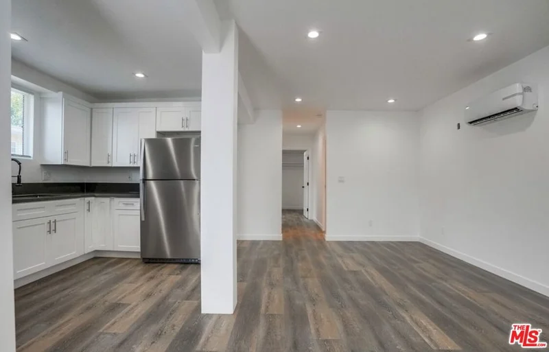 869 Glenway Drive 8 photo 2