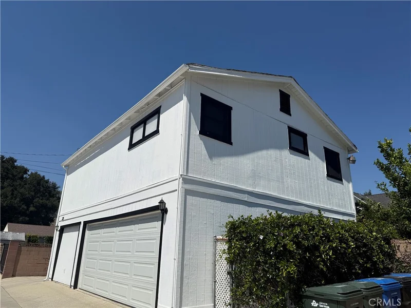 325 N Vermont photo 2