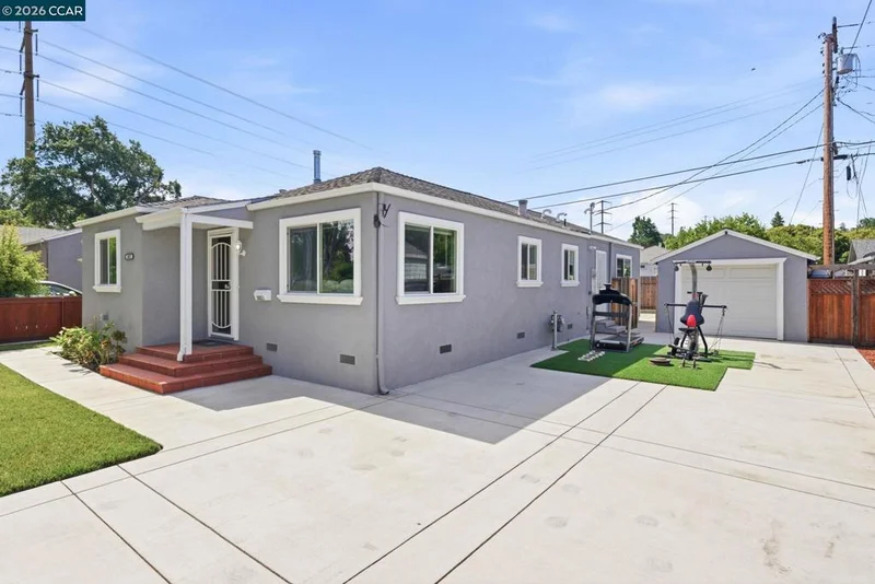 3021 Georgia St photo 2