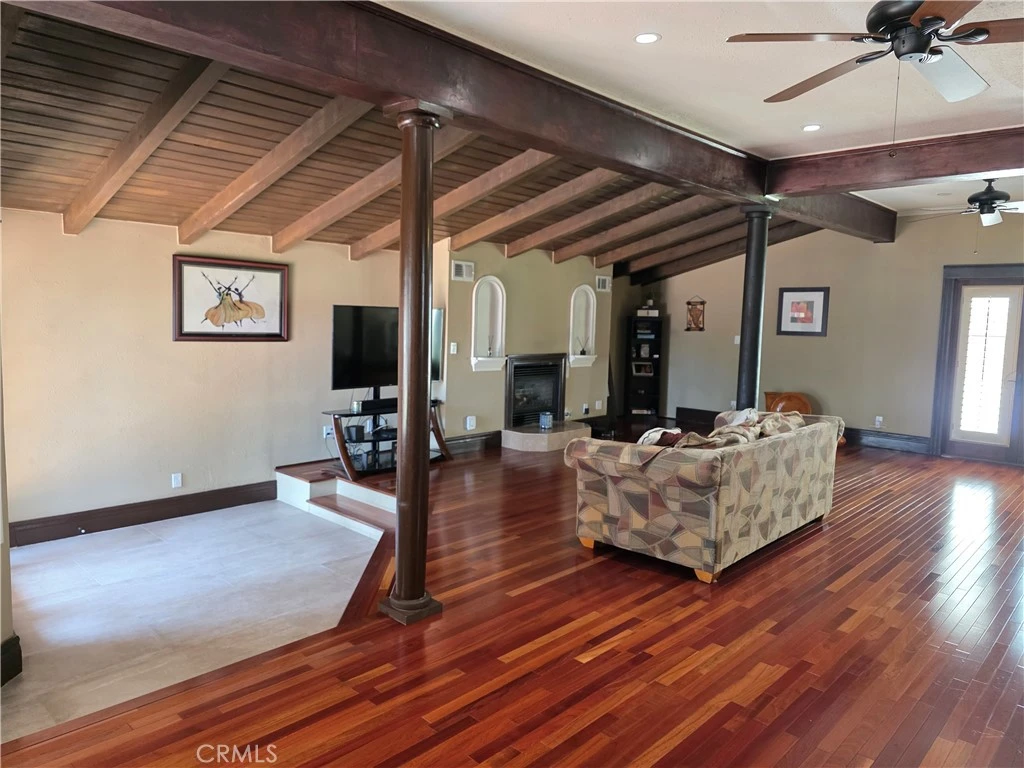 Interior 4