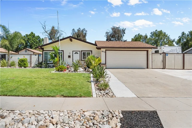 871 W Francis photo 2