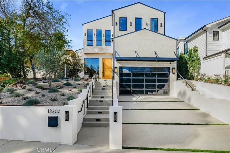 12207 Valleyheart Drive photo 2