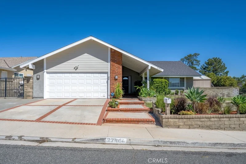 27461 Garza, Saugus, CA 91350