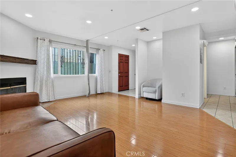 2817 W Grand B photo 2