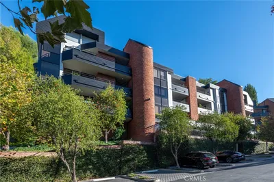 4774 Park Encino 206 photo 2