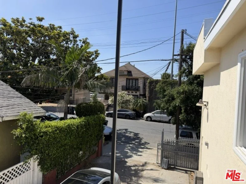 1499 W 35th Place 4