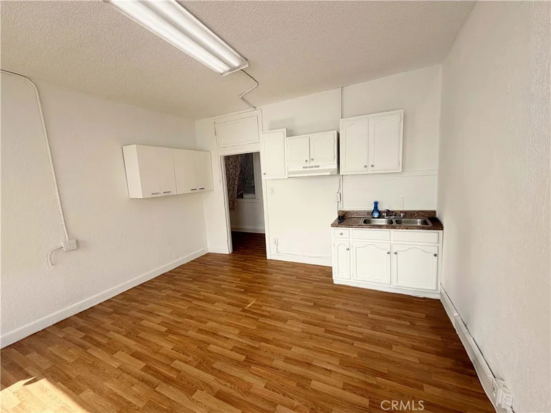 256 Florence Avenue 202 photo 2