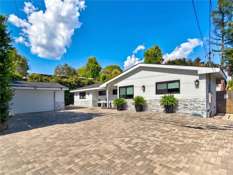 1023 Atlee, La Canada Flintridge, CA 91011