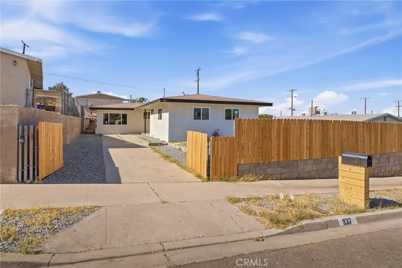 937 E Elizabeth