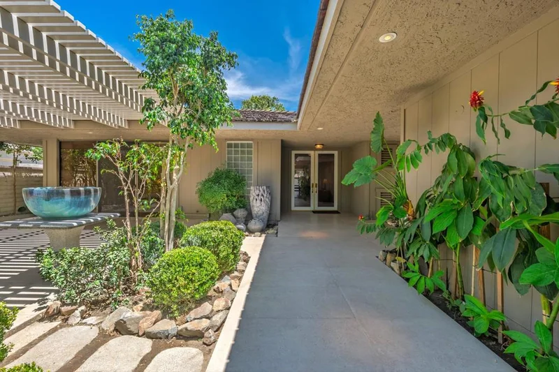42 Lafayette Drive