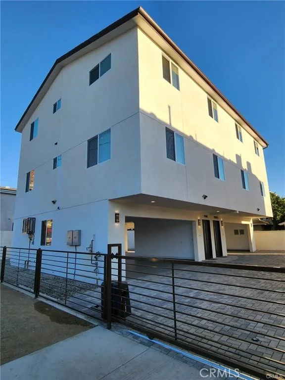 11918 Dehougne 1, North Hollywood, CA 91605