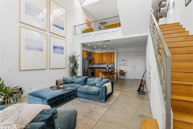 637 E 4th B