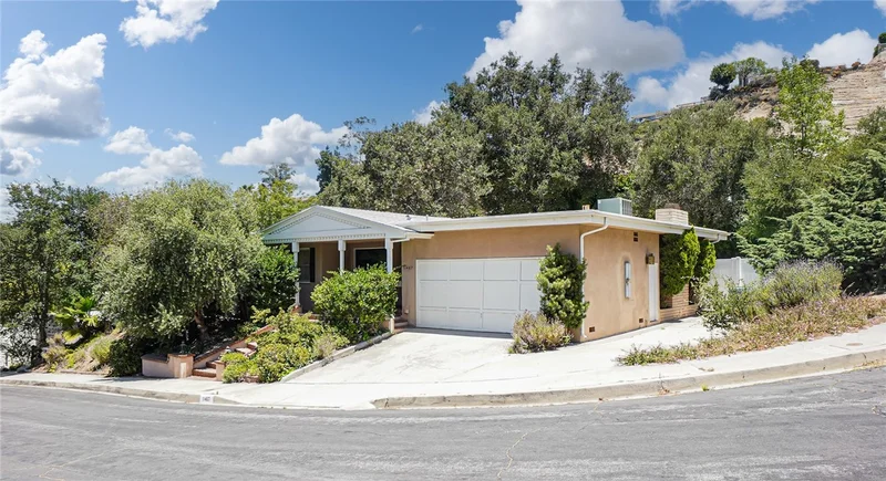 11467 Dona Cecilia, Studio City, CA 91604
