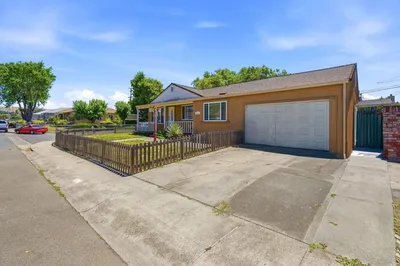 2115 Teakwood Street photo 2