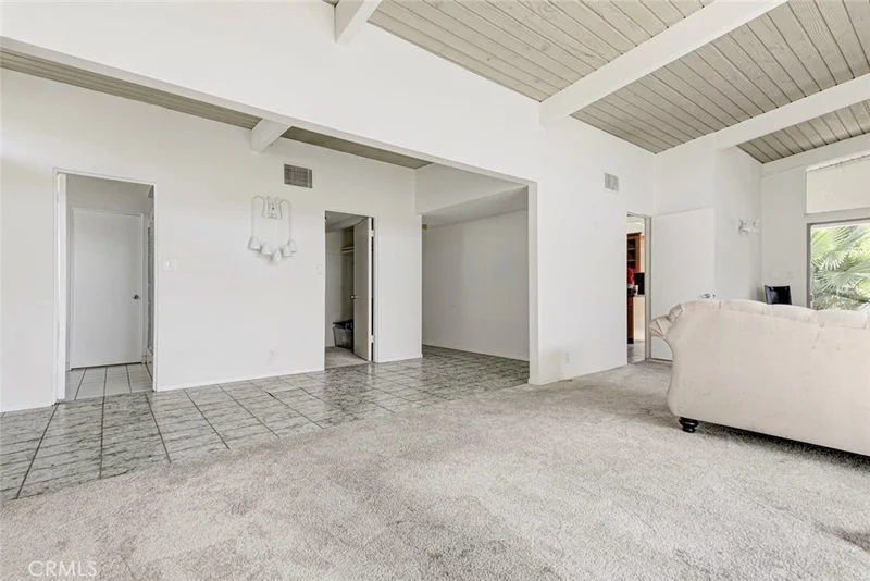 10412 Reseda photo 2