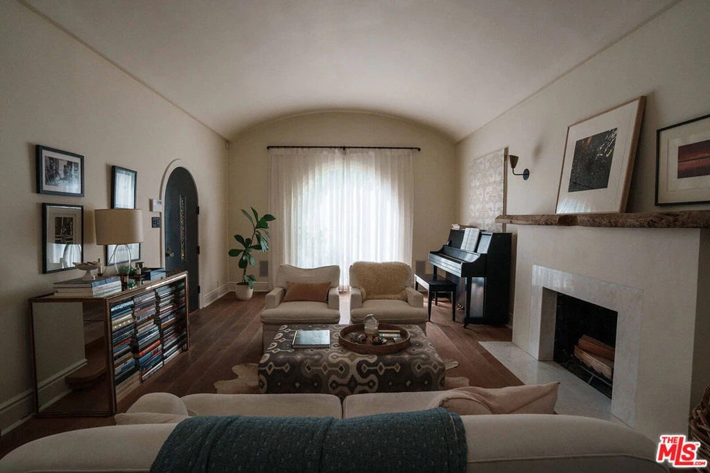 Interior 3