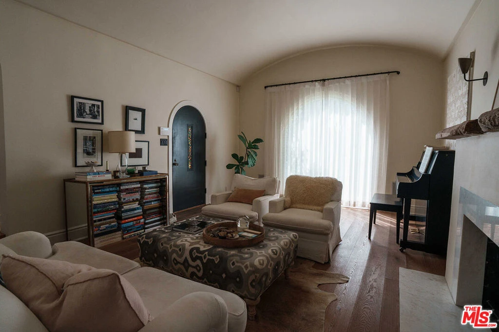 Interior 4