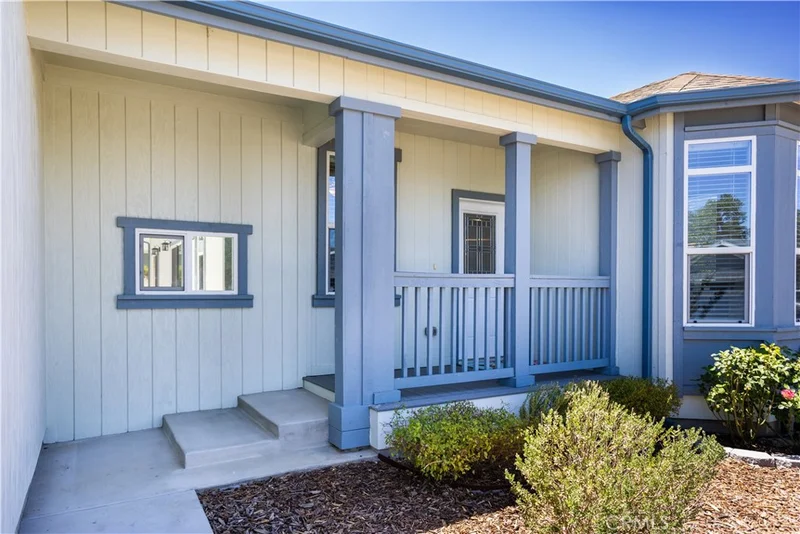 391 Lark Drive photo 2