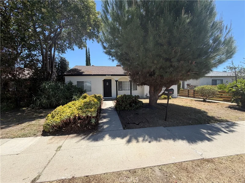 6250 Babcock Avenue, North Hollywood, CA 91606