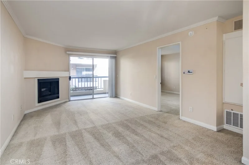 5500 Owensmouth Avenue 216 photo 2