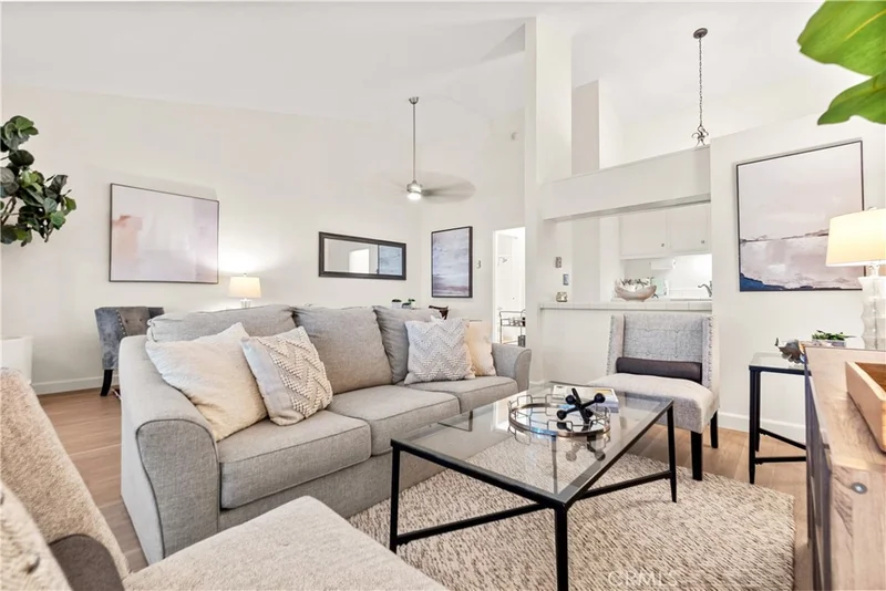 906 Camino Real 202