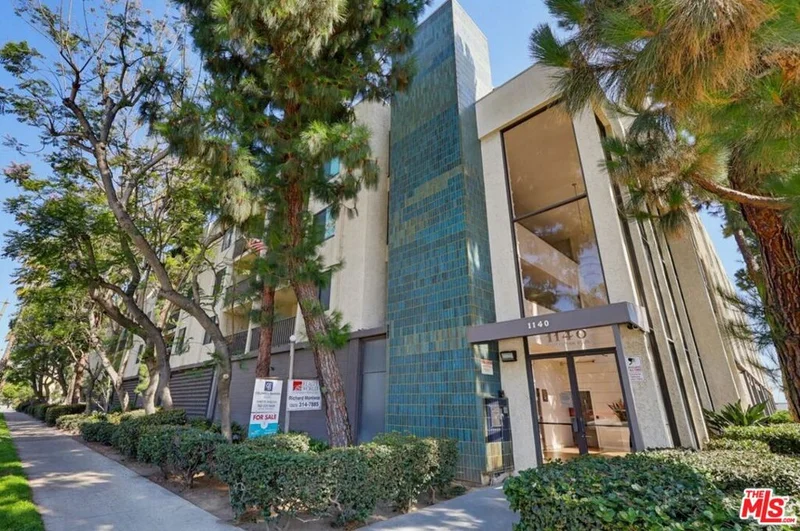 1140 E Ocean Boulevard 220
