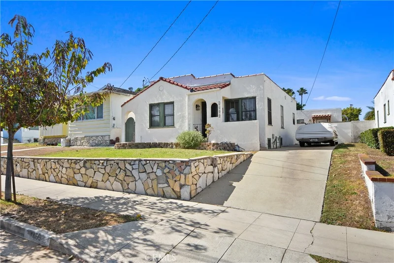 1466 W Santa Cruz