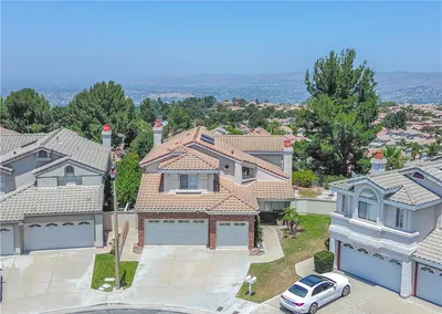 1011 S Mountcrest Court
