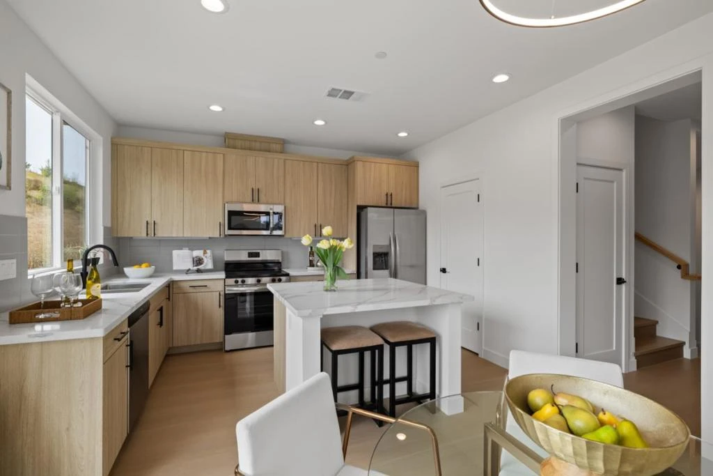 Photo 11 of 827 Fassler Avenue