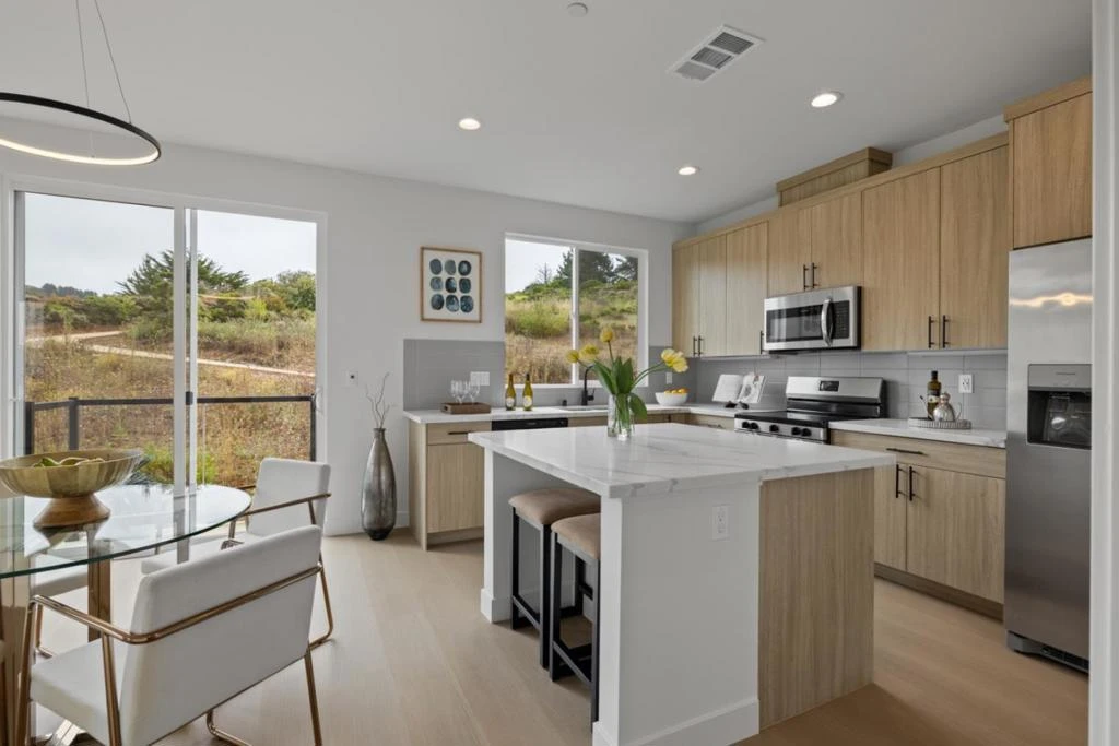 Photo 13 of 827 Fassler Avenue