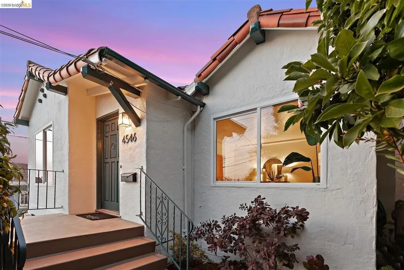 4546 Virginia Ave, Oakland, CA 94619-2636